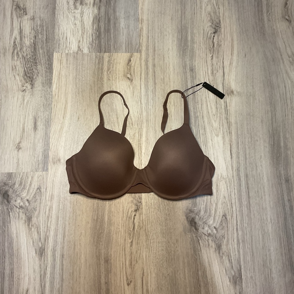 NWT: SKIMS - FITS EVERYBODY T SHIRT BRA
